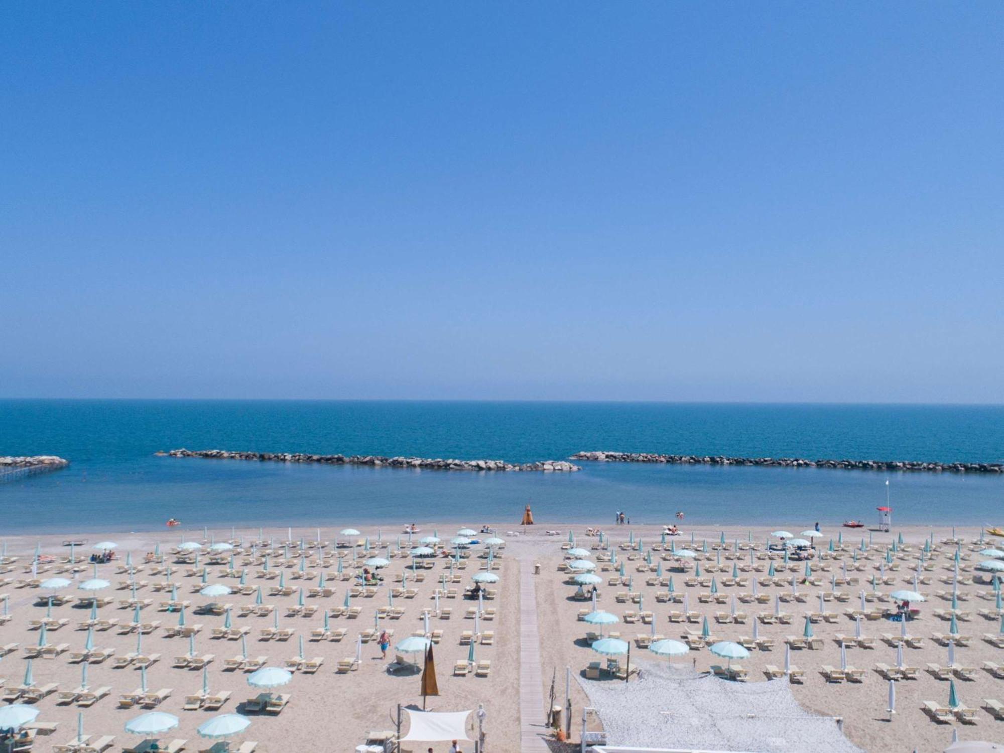 Mercure Hotel Rimini Artis Exterior photo